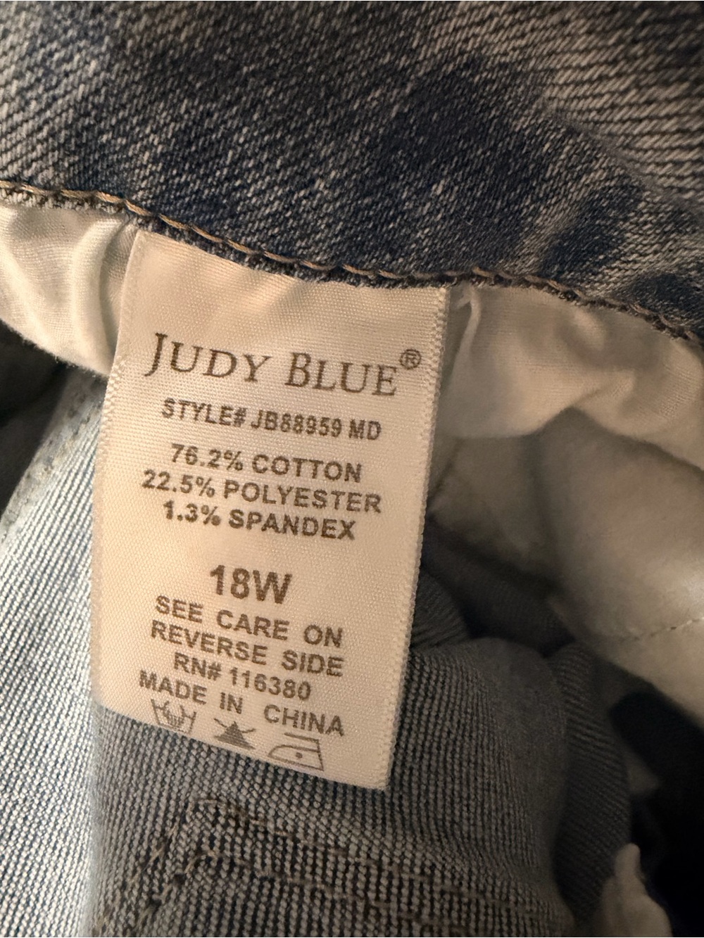 Judy Blue Light Wash barrel jeans - Picture 5 of 5